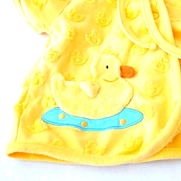LE Top Baby BathRobe SZ 3 Months Yellow with baby ducks - Picture 3 of 7